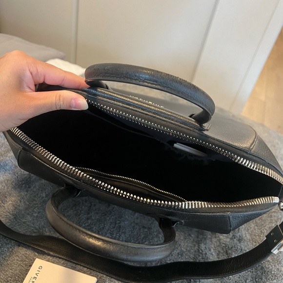 Givenchy Antigona Handbag - Picture 3 of 6